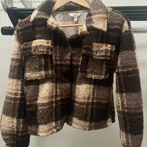 size small cropped fleece button up